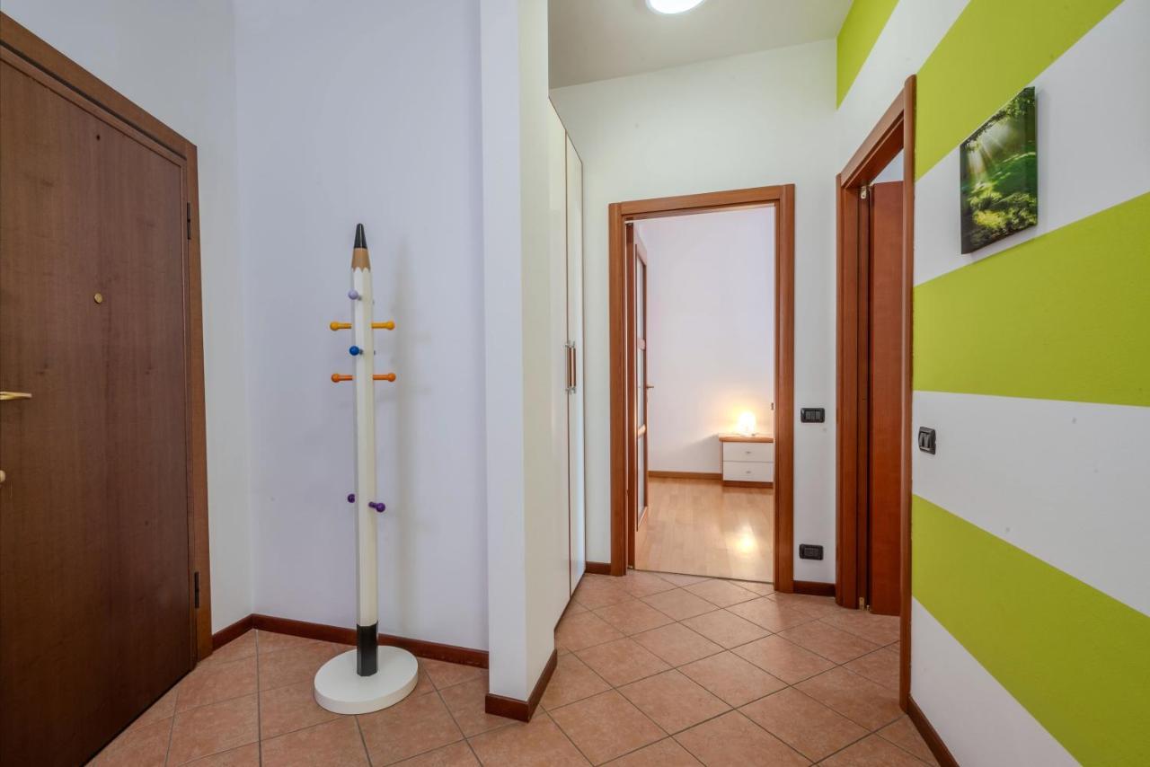Isa Center - Leonardo Accademy - Mxp - Lakes Sesto Calende Buitenkant foto