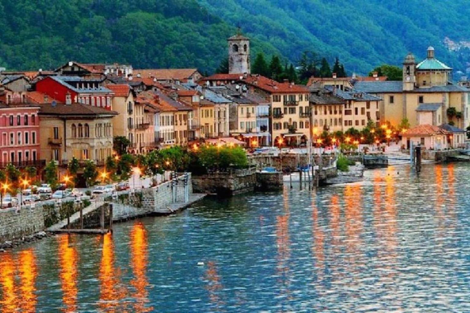 Isa Center - Leonardo Accademy - Mxp - Lakes Sesto Calende Buitenkant foto